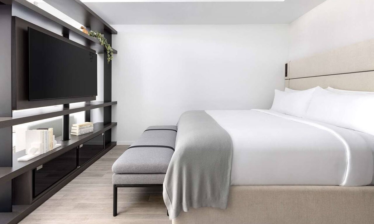 Downtown Miami Hotel | Bay View Studio Suite with King Bed at The Elser Hotel Miami