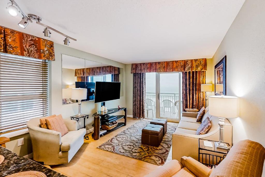Crescent Beach Hotel | Bay Watch 0732