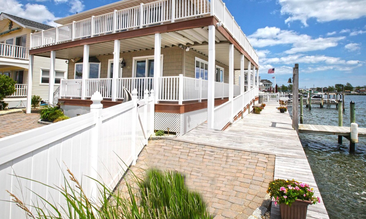 Surf City House | Bayfront Home With Beautiful Bay Views 6 Bedrooms 4 Bathrooms & Elevator
