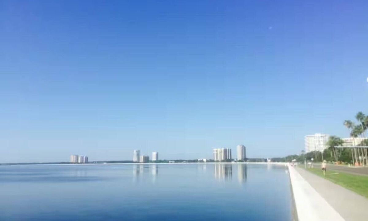 SoHo Apartment | Bayshore Efficiency Living with Endless Bay Views