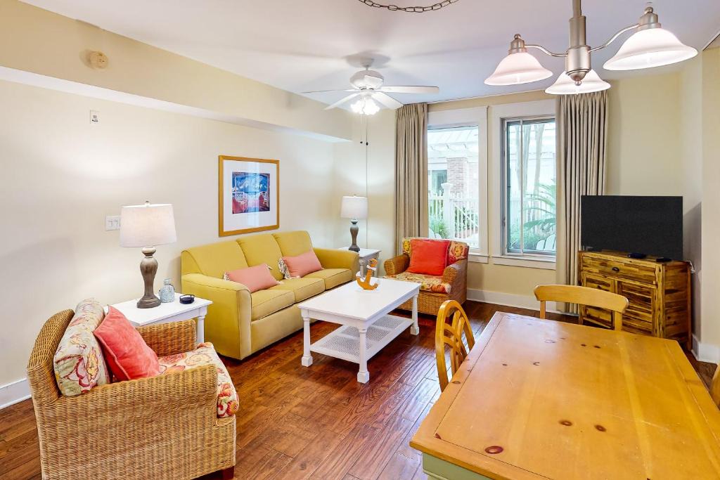 Baytowne Wharf Apartment | Baytowne Wharf - Pilot House #328/#330 combo