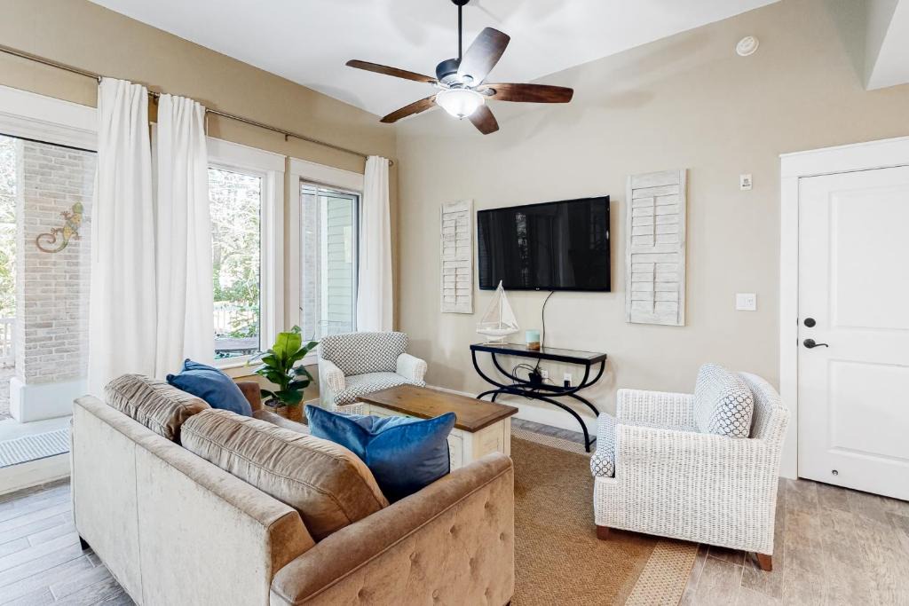 Baytowne Wharf Apartment | Baytowne Wharf Pilot House 117