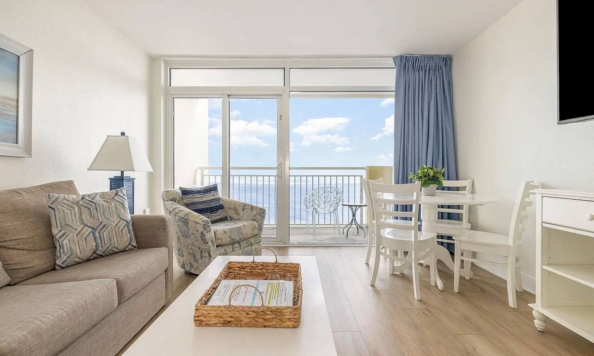 Crescent Beach Condo | Baywatch1908 Penthouse Oceanfront In/Out pools