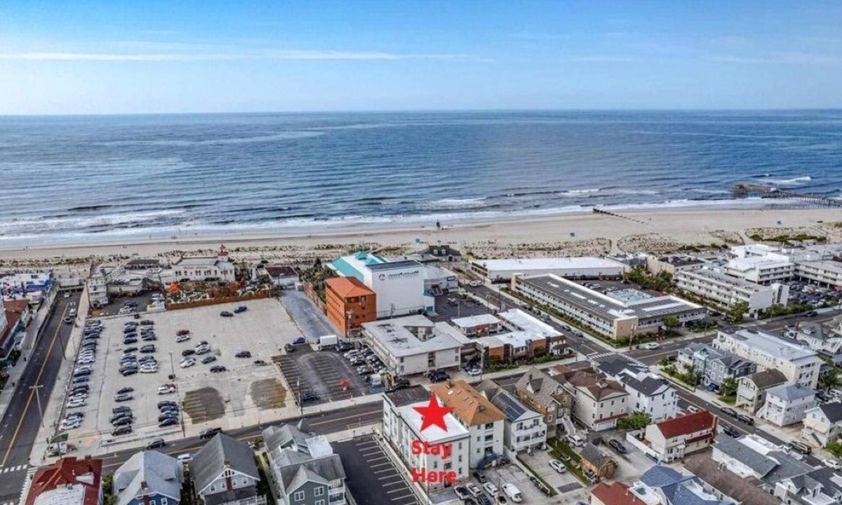 North End Condo | Beach block - boardwalk, ocean views, steps to the beach.
