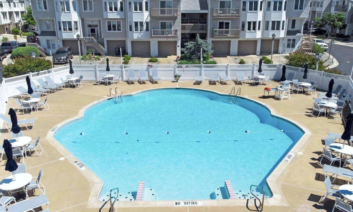 Southend Condo | Beach Block Condo 2 Bedroom 4 Beds w/Pool, Southend Brigantine