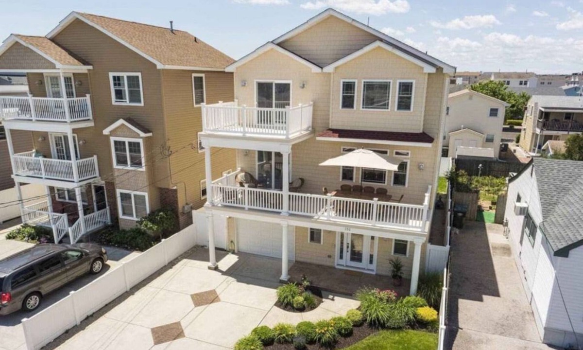 Brigantine House | Beach block w/3 King en-suites & Elevator! Only 2 weeks left for Summer 2026