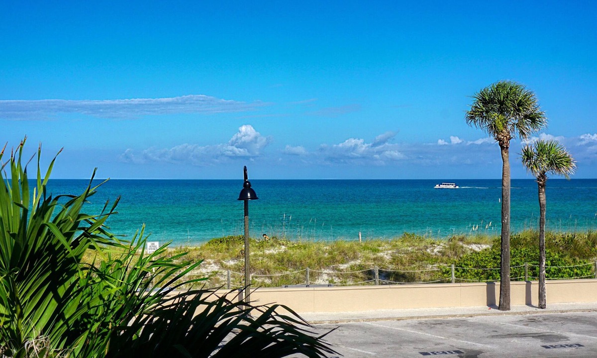 Crescent Beach Club | Pass-a-Grille Historic District