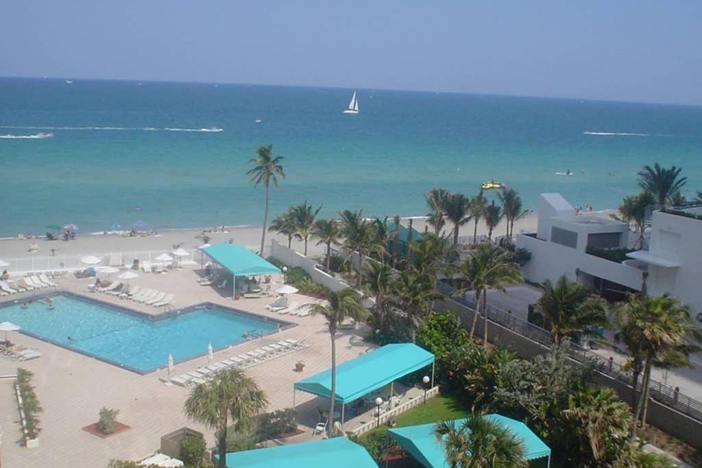 Hollywood South Central Beach Apartment | Beach condo with great views for your worry free vacation in Hollywood FL