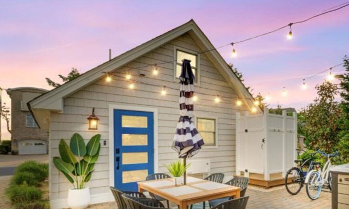 Sea Bright House | Beach Daze|Beachfront Bungalow+HotTub+Beach Access