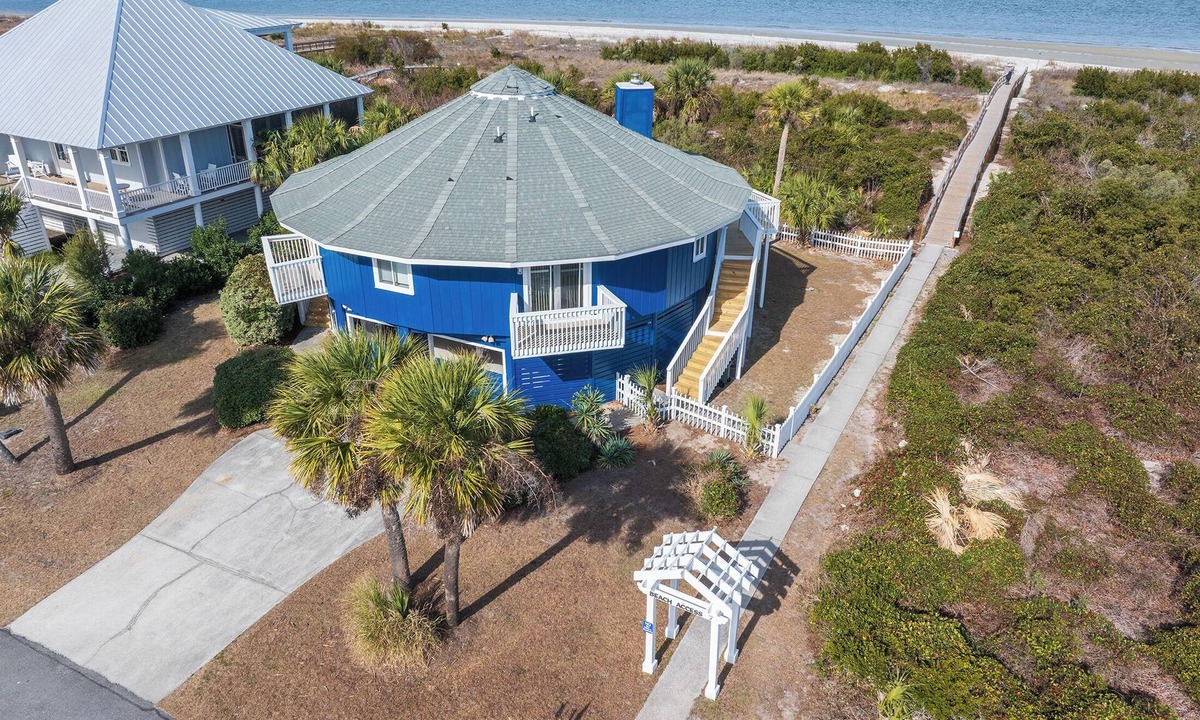 Beachwalk House | Beach Front Harbor Island - Panoramic Views!