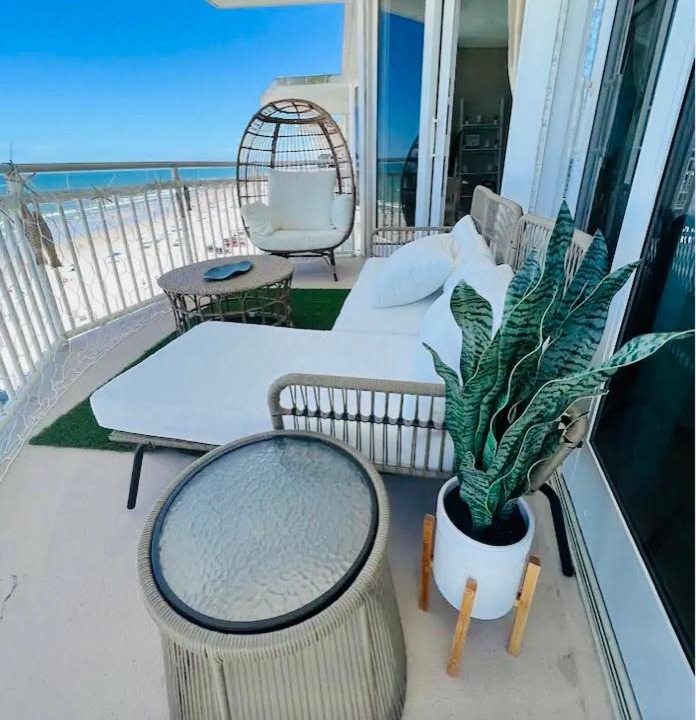 Daytona Beach Shores Apartment | Beach Oasis 704 Lovely Daytona ocean front for 5 sleeps up to 12