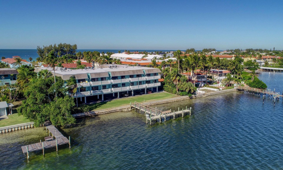 Bradenton Beach Condo | Beach Palms 7A-Beach 1 Minute Walk-Heated Pool-Free Wi-Fi-Dock-Surrounded By Wat