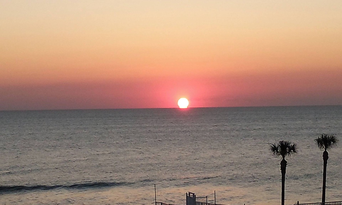 Daytona Beach Shores Condo | beach, pool, full kitchen and California king bed.