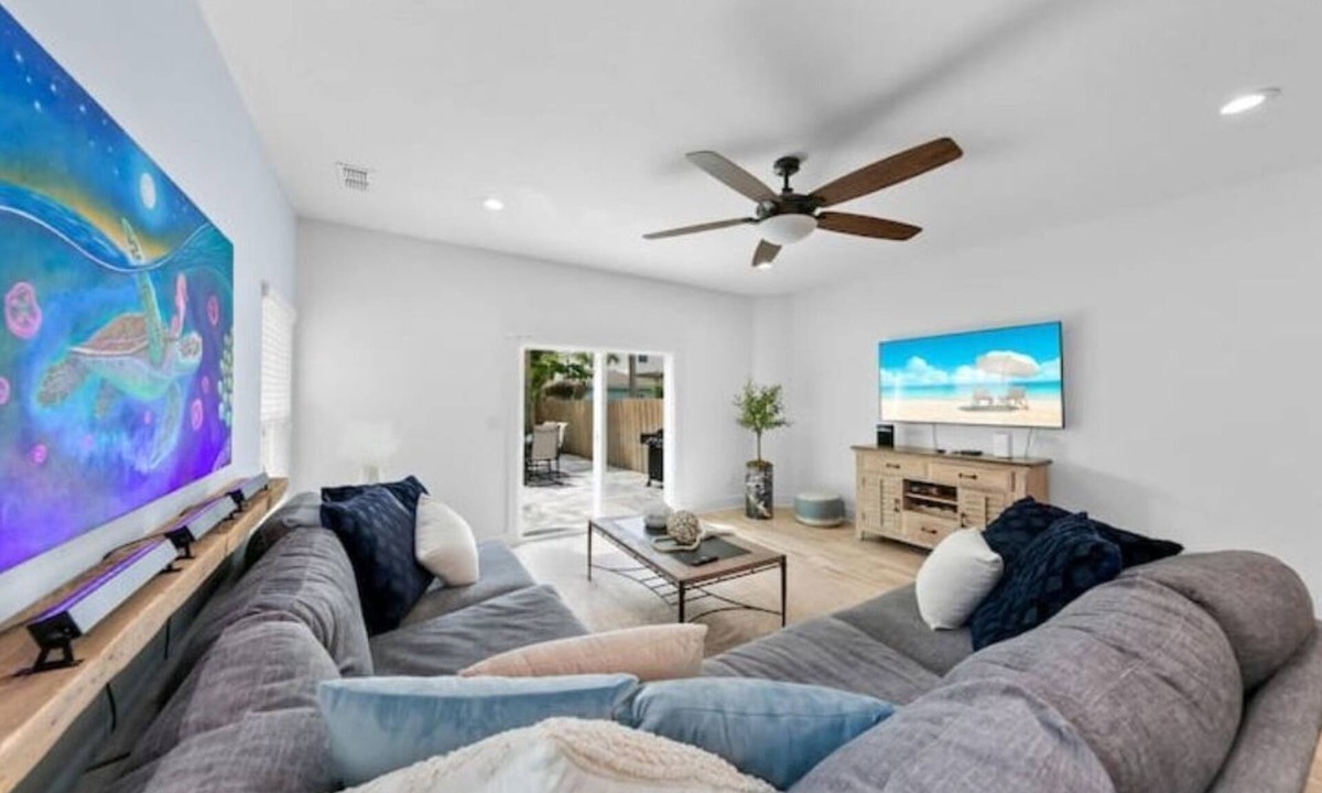 Jacksonville Beach House | Beach, restaurants, shopping and near Mayo Clinic!