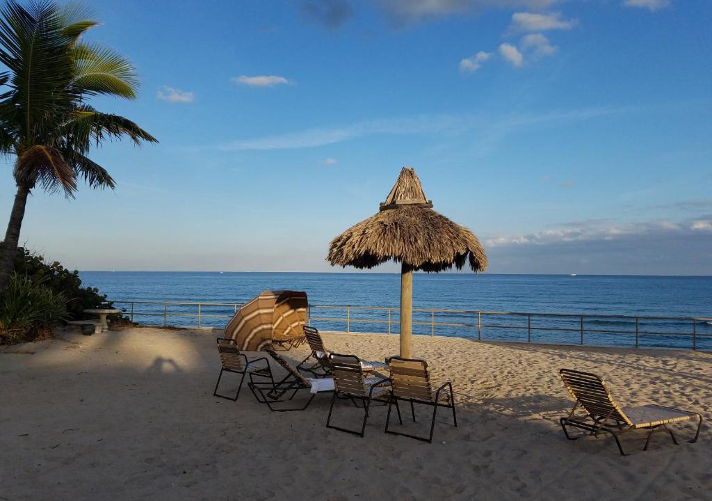 Hillsboro Beach House | Beach & Waterway RFV Resort BB