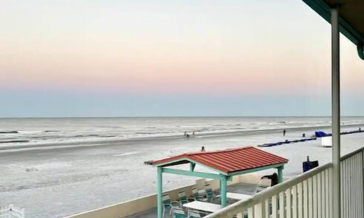 North Redington Beach Condo | Beachfront Sunsets on N Redington Sea Rocket 20