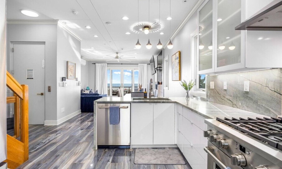 Atlantic City House | Beachfront 4BR/4.5BA Designer Home w/Hot Tub
