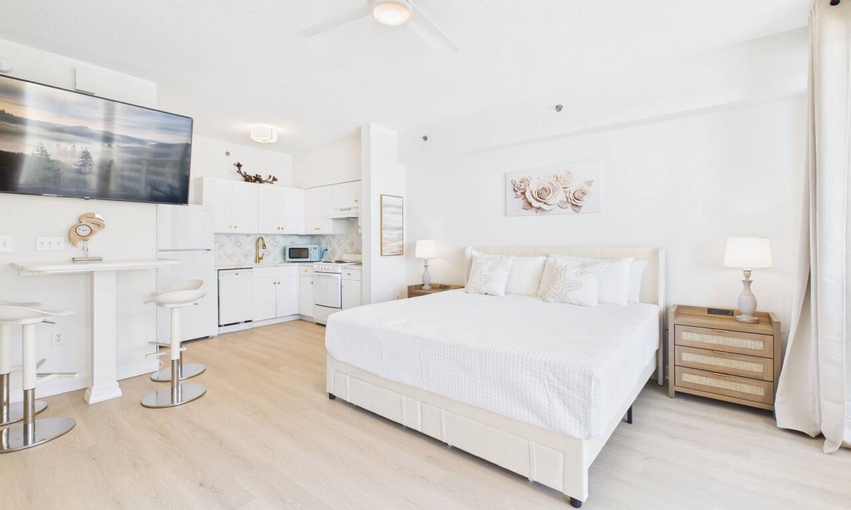 Panama City Beach Condo | Beachfront Bliss 1606-Gulf Views-Sleeps 4