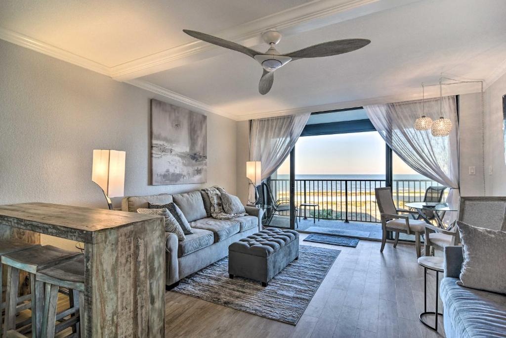 Sand Key Apartment | Beachfront Clearwater Condo with Community Pool