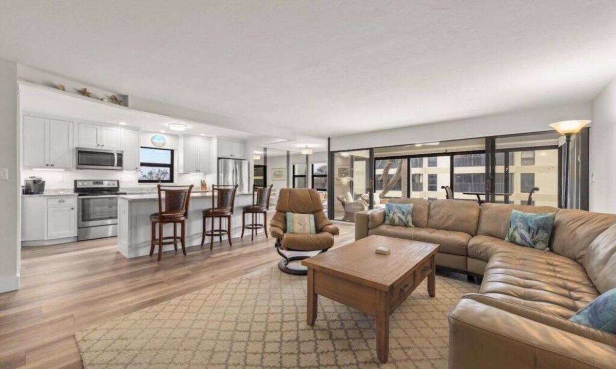 Sanibel Condo | Beachfront Condo on West Gulf Drive with Stunning Gulf Views
