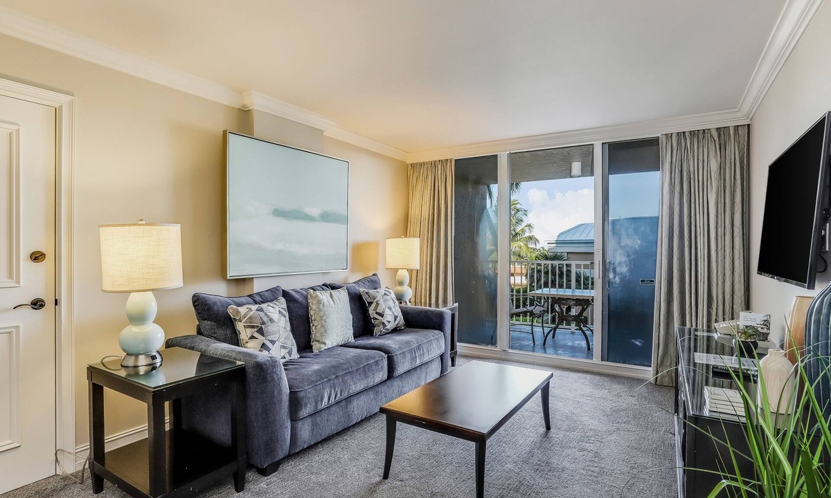 Marco Island Condo | Beachfront condo with a pool, a hot tub, central AC, & on-site restaurants