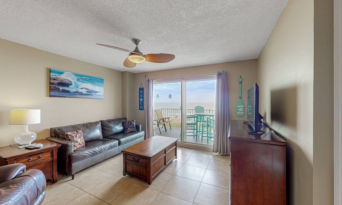 Seawinds Condo Condo | Beachfront Condo with Ocean View Balcony, AC, WiFi, & Shared Pool - Snowbirds OK