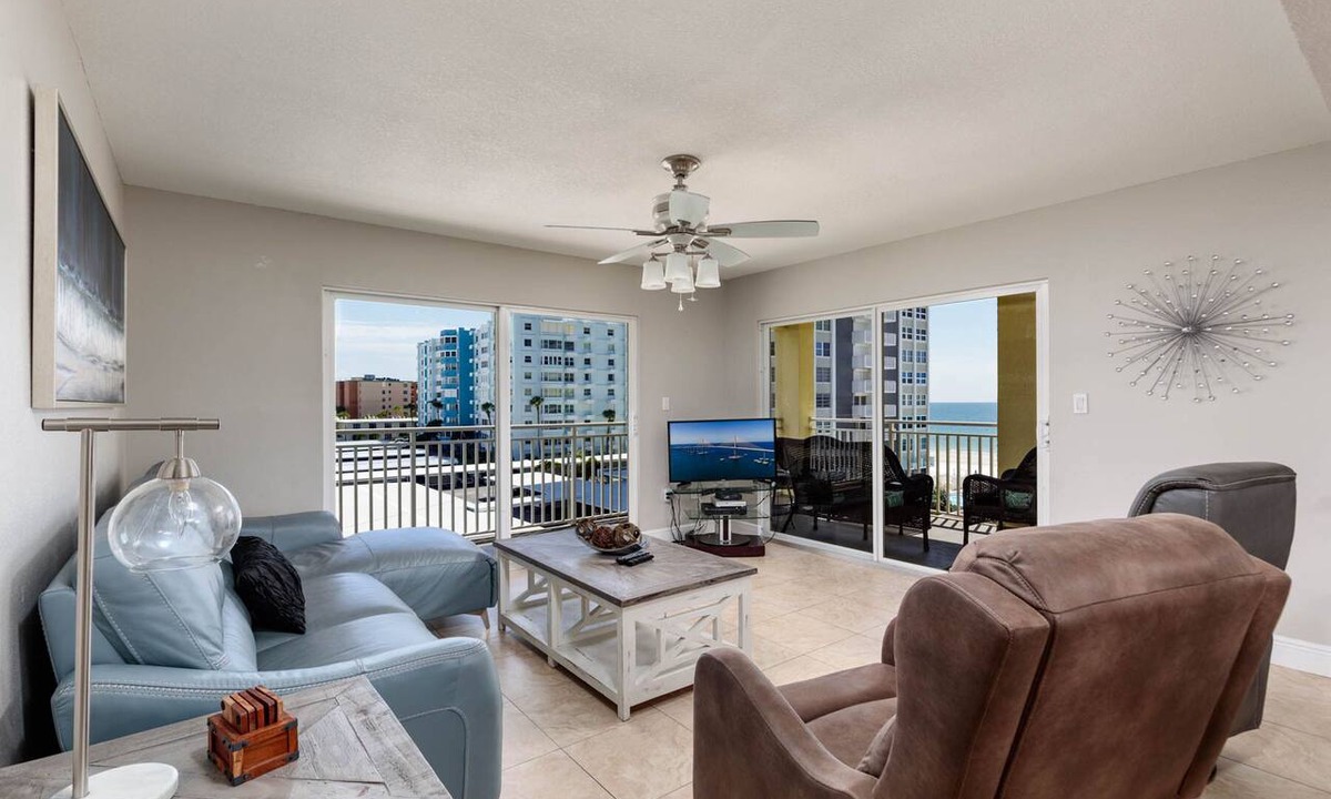 Redington Shores Apartment | Beachfront, Great Views, Heated Pool, King Bed, Balcony - 301