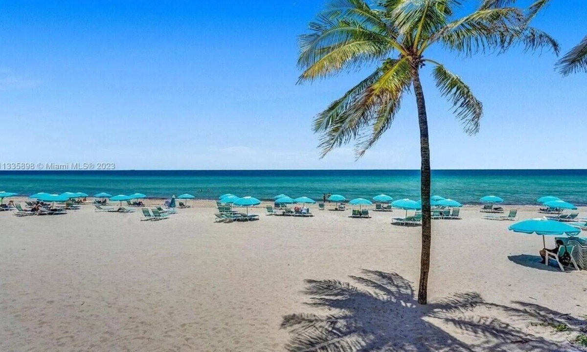 Hollywood South Central Beach Condo | Beachfront Resort-style Living!