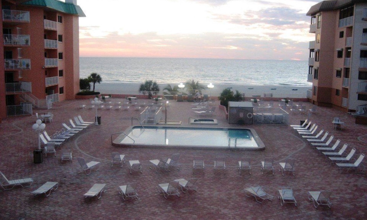 Chateaux Indian Shores | Redington Shores
