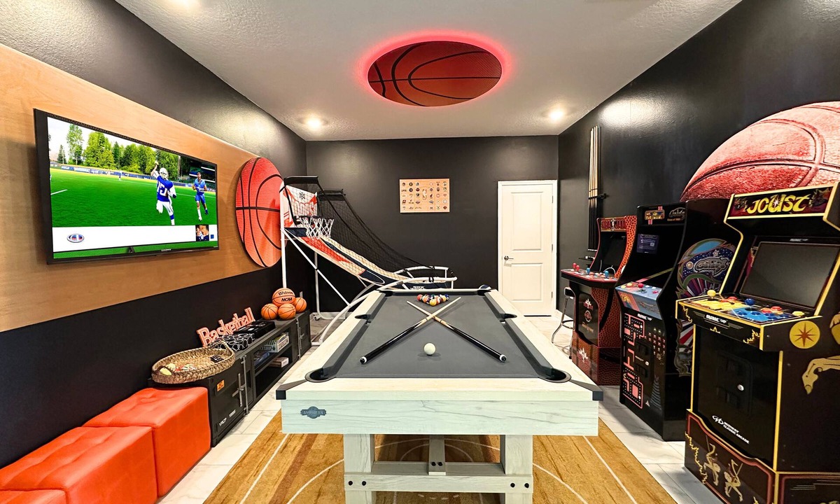 Melbourne Beach House | Beachside Deluxe: Endless Amenities + Private Pool! 🌴