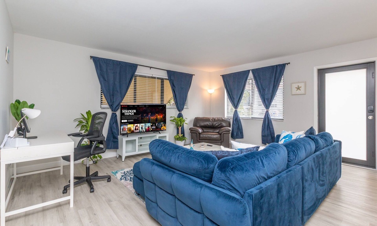 Poinciana Park House | Beachside w/Parking - Las Olas, Airport, Port Evg