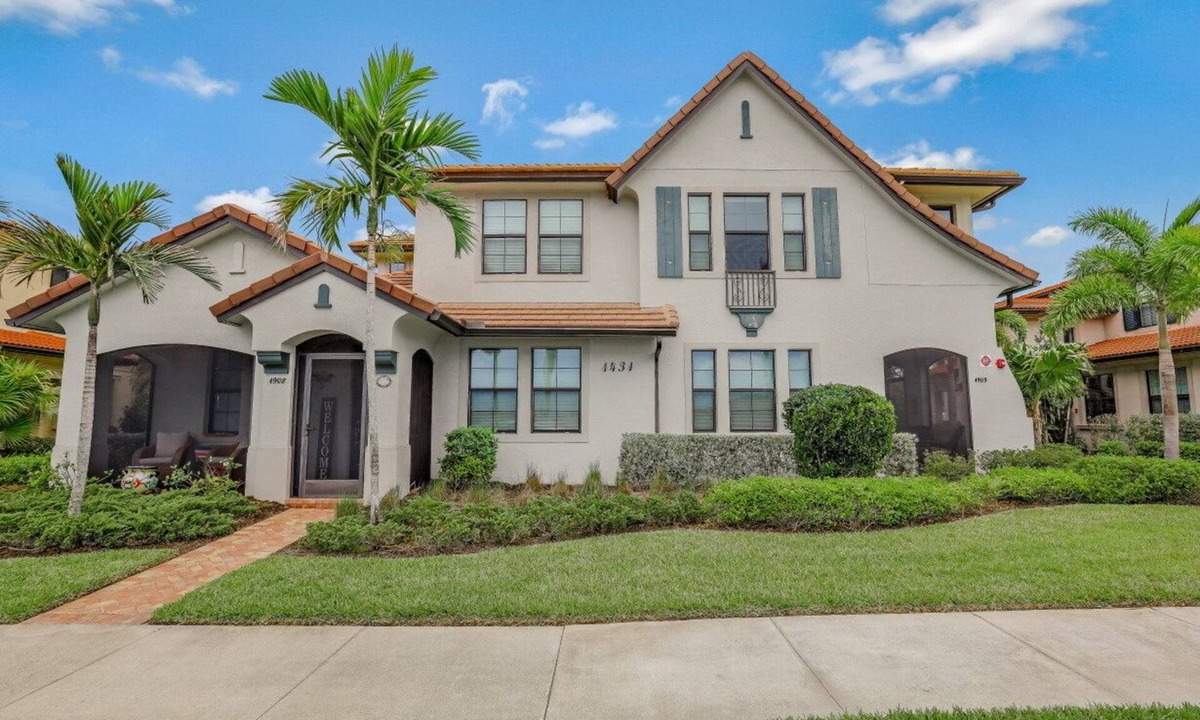 Naples Condo | Beachy condo in Artesia w/pool, gym & pickleball