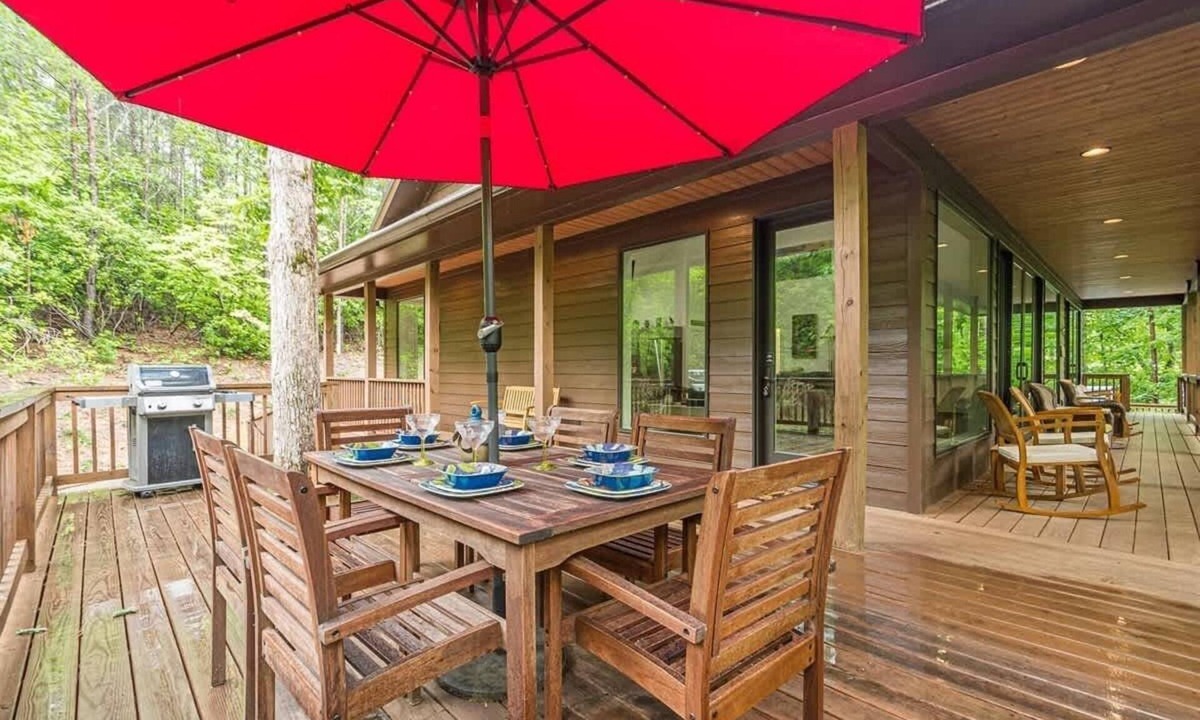 Sautee Nacoochee House | BEARADISE BUNGALOW | LUXURIOUS CANOPY RETREAT