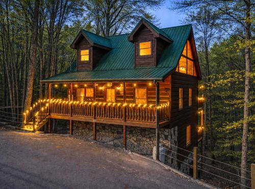 Sevierville Ski Chalet | Bearadise-Private Hot Tub Cabin with 2 LED Decks, Pool Table, Board Games and Wet Bar
