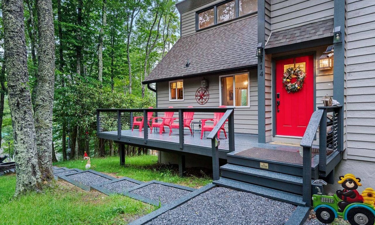 Beech Mountain House | Bearfoot Beech - Game table, fire pit, pets ok, hot tub!