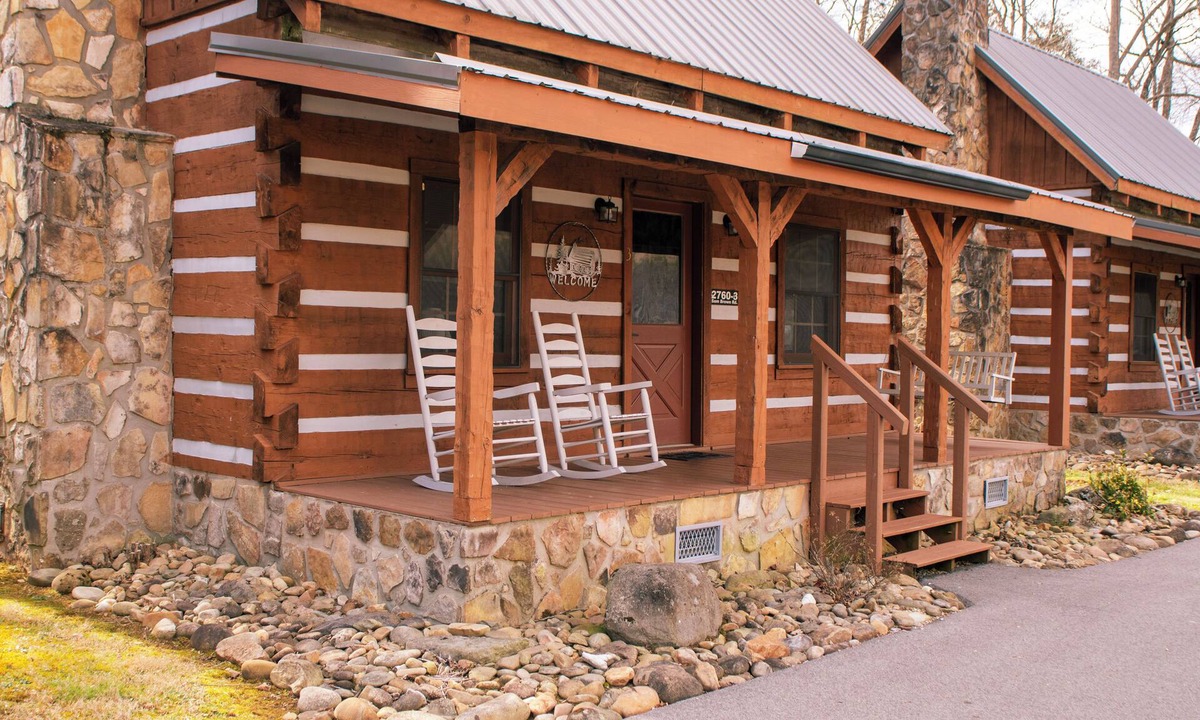 Pittman Center Cabin | Beary Cozy- Tiny Cabin Getaway!