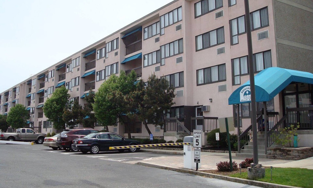 Southend Apartment | Beautiful 1 bedroom unit at resort, sleeps 4