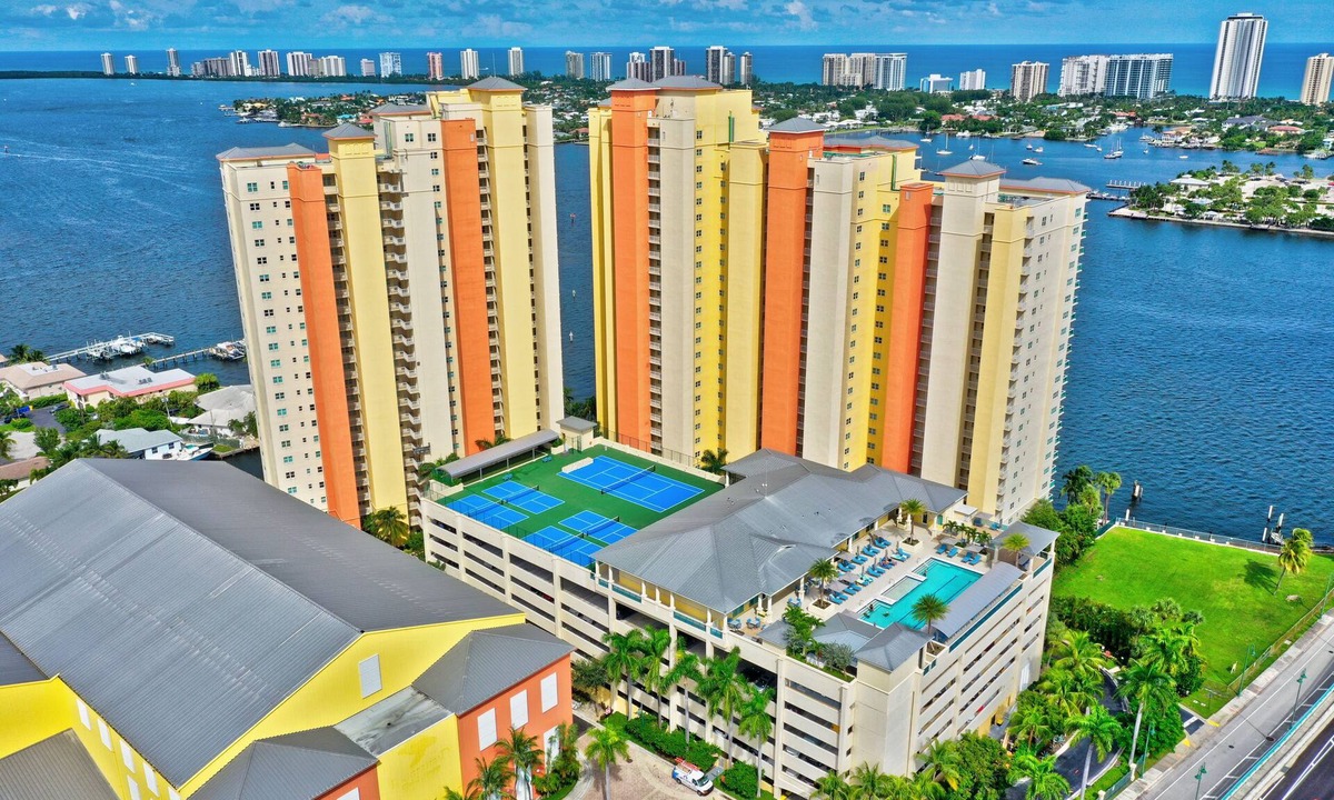 Riviera Beach Condo | Beautiful 3 , 3 Pvt Balcony Waterfront @ Marina Grande Condominiums