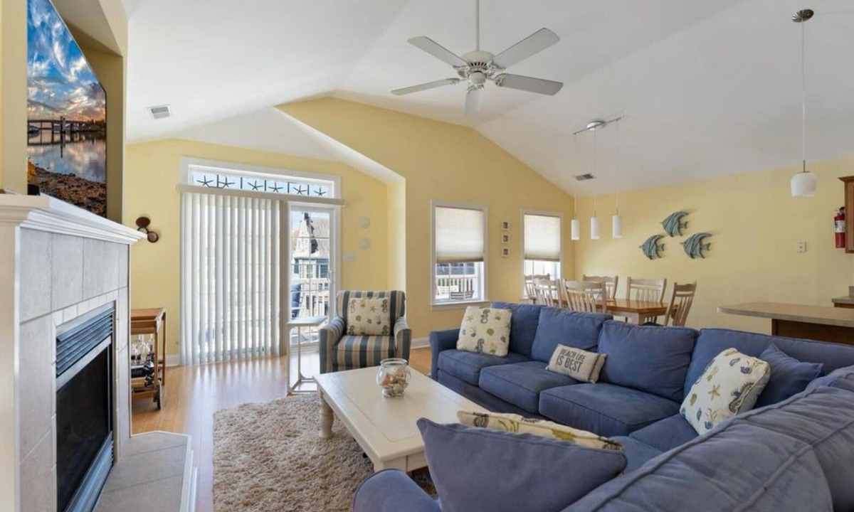 Wildwood Condo | Beautiful, 3 bed, 2 bath, Cozy Condo just minutes from Boardwalk & Beach Access!