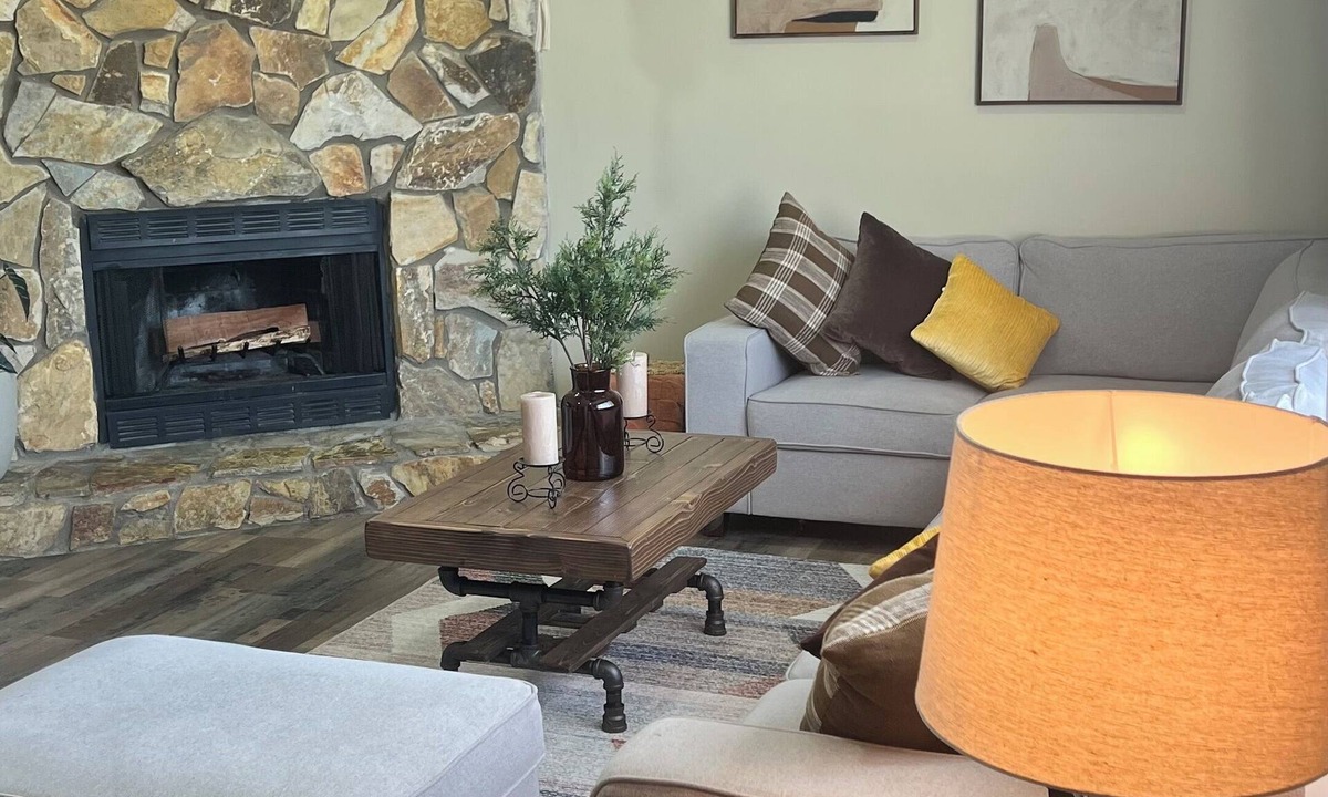 Taylors House | Beautiful 3-bedroom townhome in amazing Greenville SC