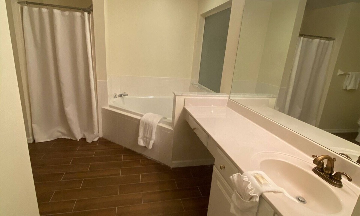 Westridge House | *~Beautiful 5bd3bth home in gated community w/private pool & hot tub~*