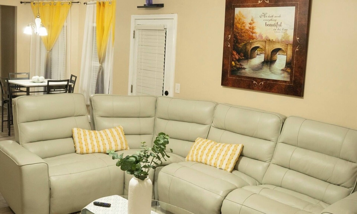 Rex House | Beautiful 6 bedroom in Rex Ga USA