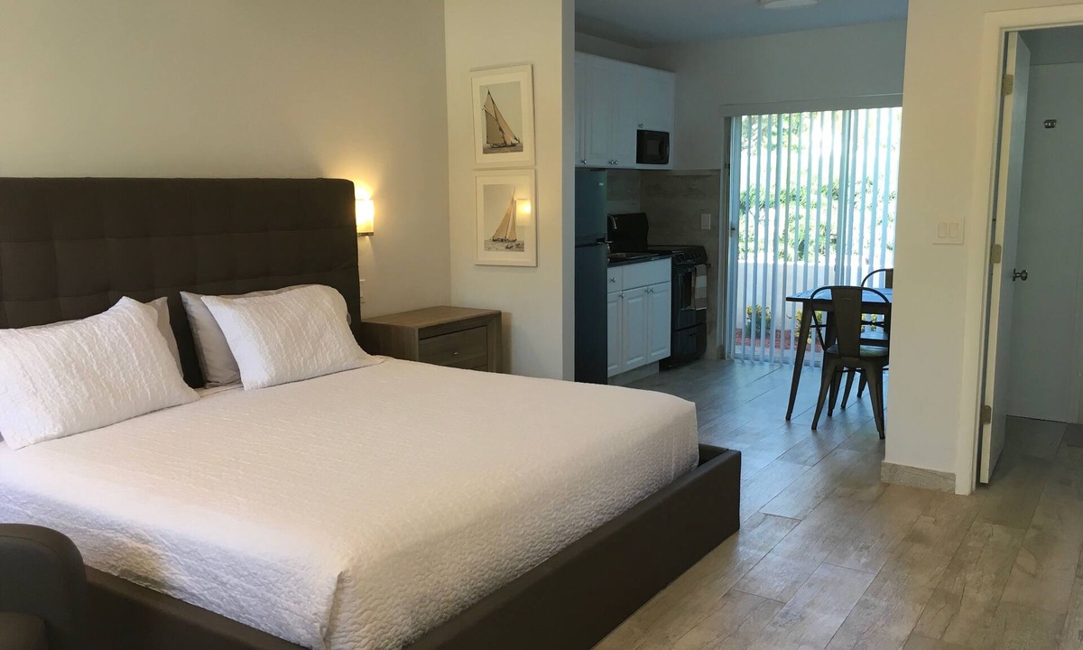 Deerfield Beach Apartment | Beautiful Beach-side Studio, steps from beach