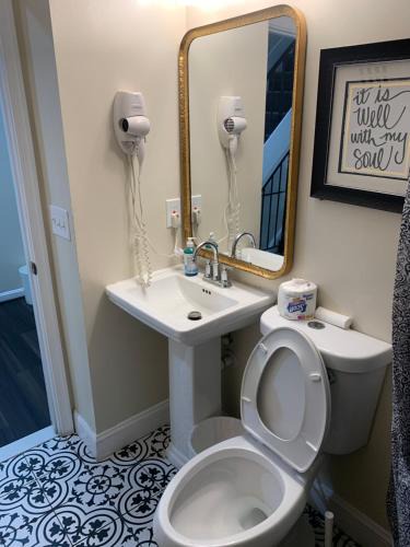 Downtown Baltimore House | Beautiful bedroom next Camden yard and M&T stadium