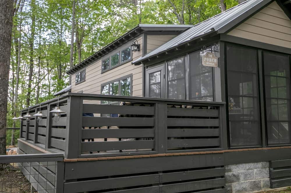 Tracy City Cabin | Beautiful Cottage with Nice Forest Sights in Tracy City, Tennessee