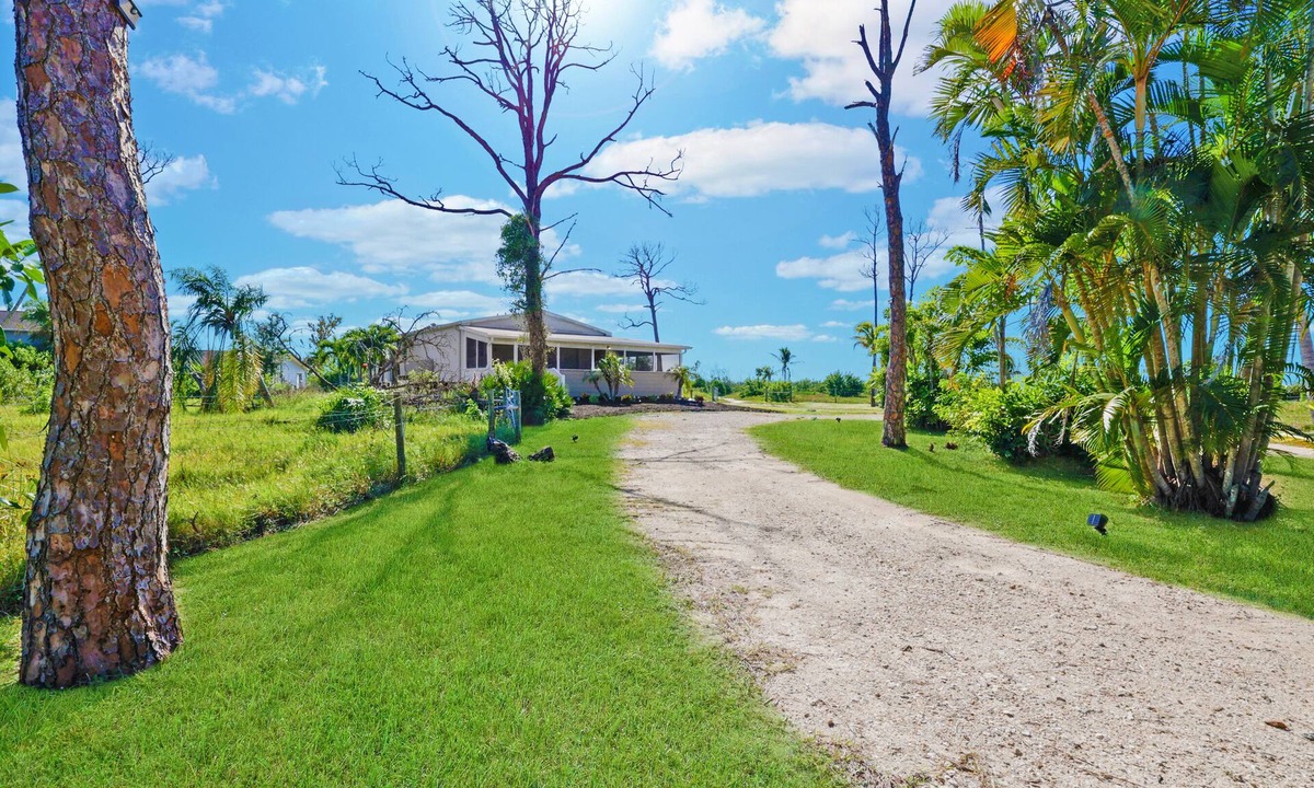 Saint James City House | Beautiful Country house overlooking 13.5 acres and a small lake