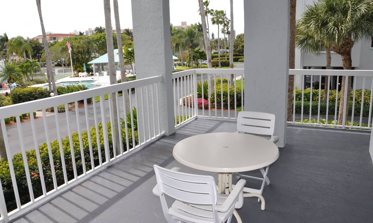Marco Island Condo | Beautiful Eagle Cay condo