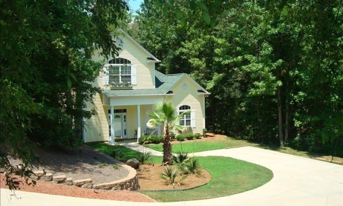 Concord House | Beautiful Executive Home, Concord, Sleeps 6