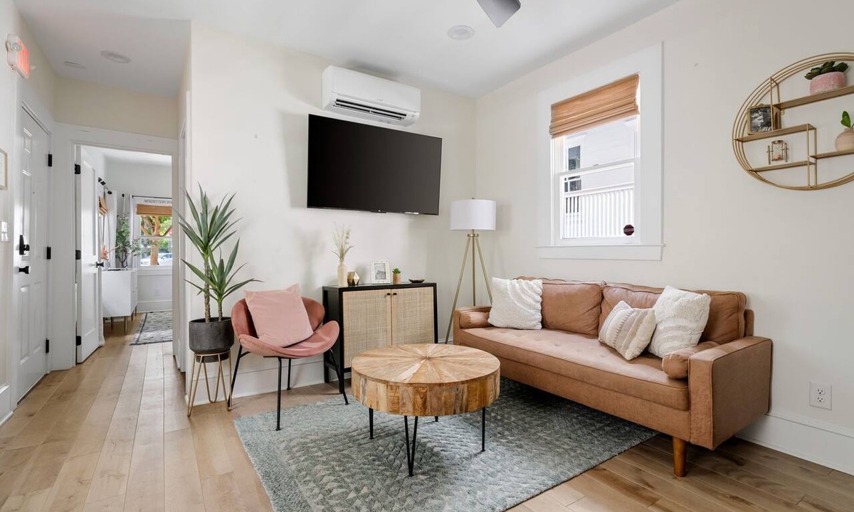 Cannonborough Elliotborough Apartment | Beautiful Ground Floor Condo Just 1 Block to King