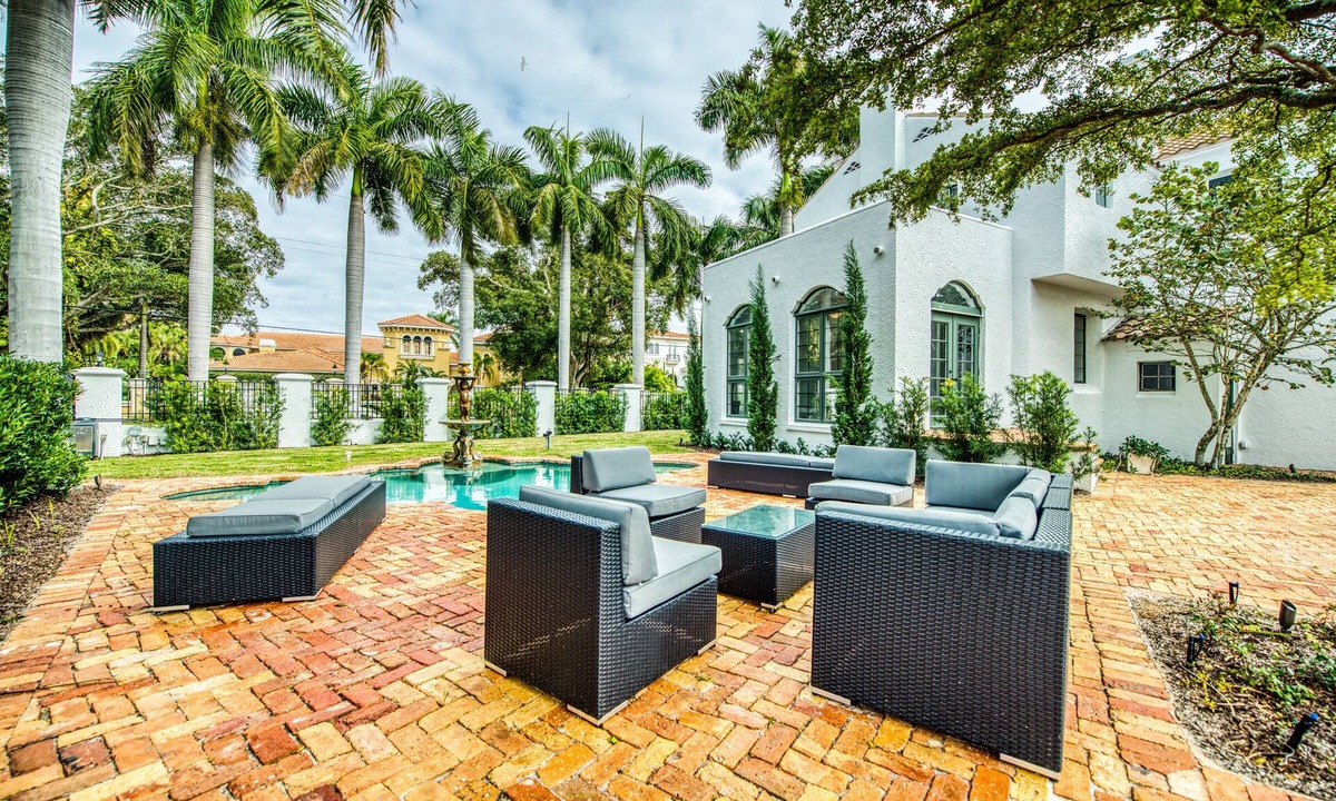 Saint Armands Key House | Beautiful Historic home with easy access to Saint Armands Circle